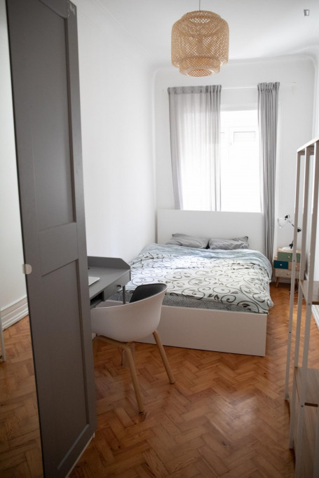 Cozy single bedroom