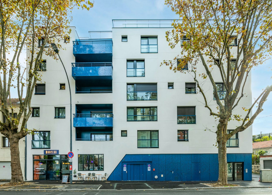 Outstanding Complex w/ Gym + Screening Room + Wine Bar