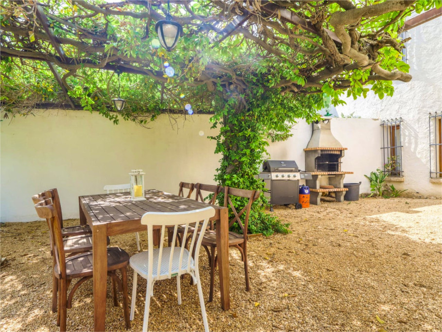 Vibrant Coliving Villa with Activities and Nature in Peaceful El Plantio