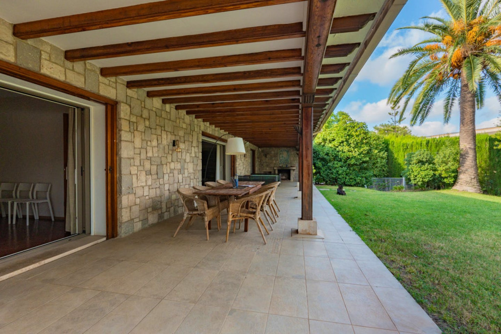 Vibrant Coliving Villa with Activities and Nature in Peaceful El Plantio