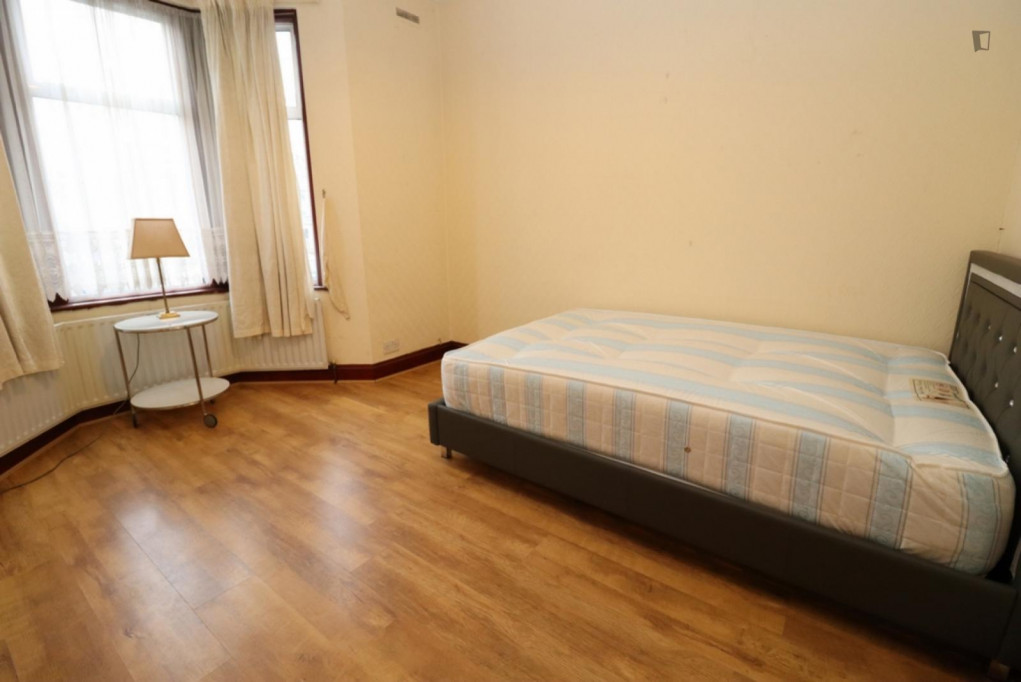 Lovely double bedroom close to Charlton railway station - London - chambre - ImmoJeune