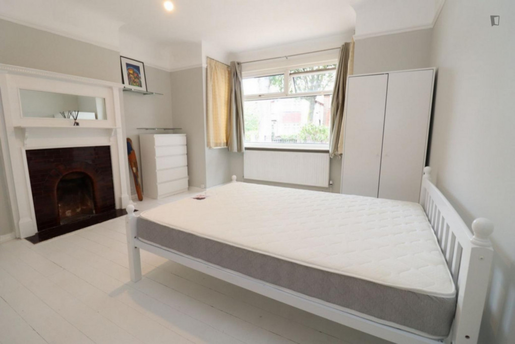 Nice bedroom in a shared flat in the Brixton neighbourhood - London - chambre - ImmoJeune