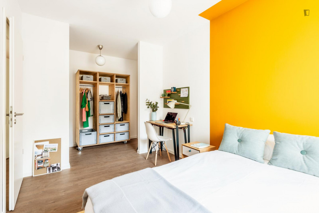 Double Bedroom in a 2 bedrooms apartment in Moabit - Berlin - chambre - ImmoJeune