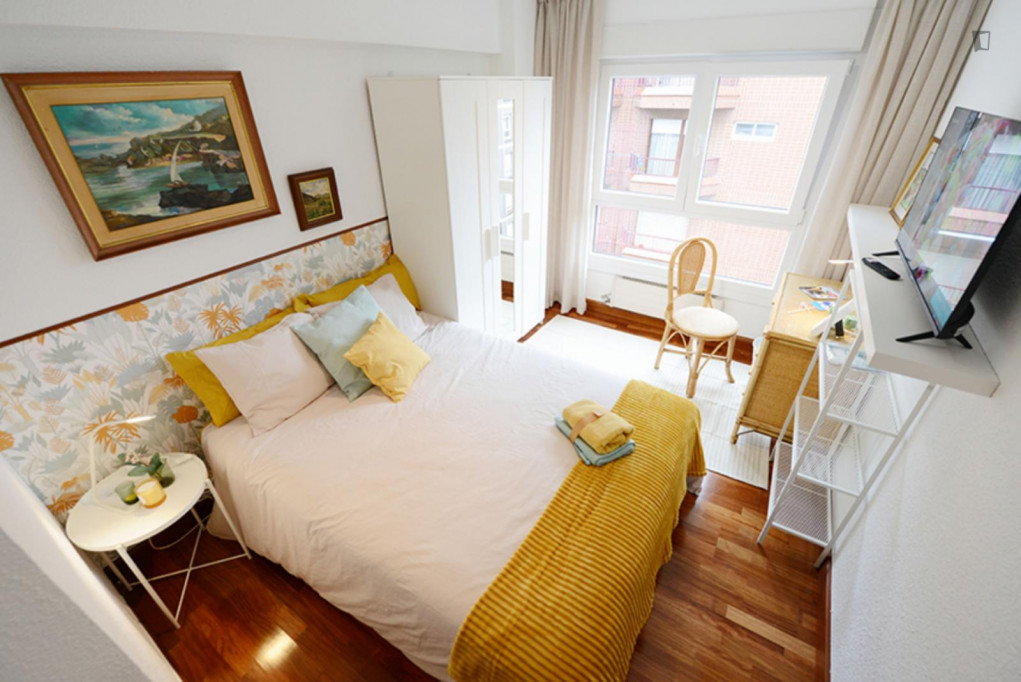 Amazing bedroom near Basarrate metro station - Bilbao - chambre - ImmoJeune
