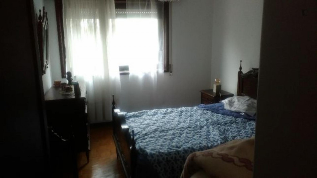 Double bedroom in 3-bedroom apartment - Aveiro - chambre - ImmoJeune