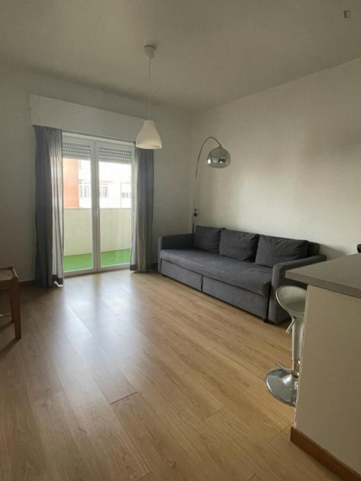 Attractive 1-bedroom flat in Paço de Arcos, near New SBE - Lisbonne - chambre - ImmoJeune