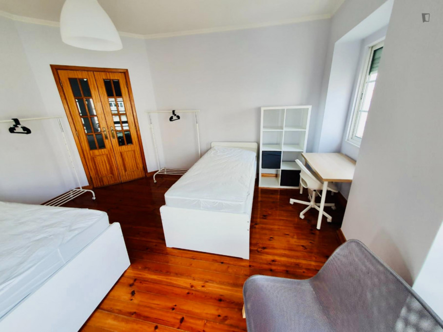 Twin bright bedroom near Instituto Superior Técnico