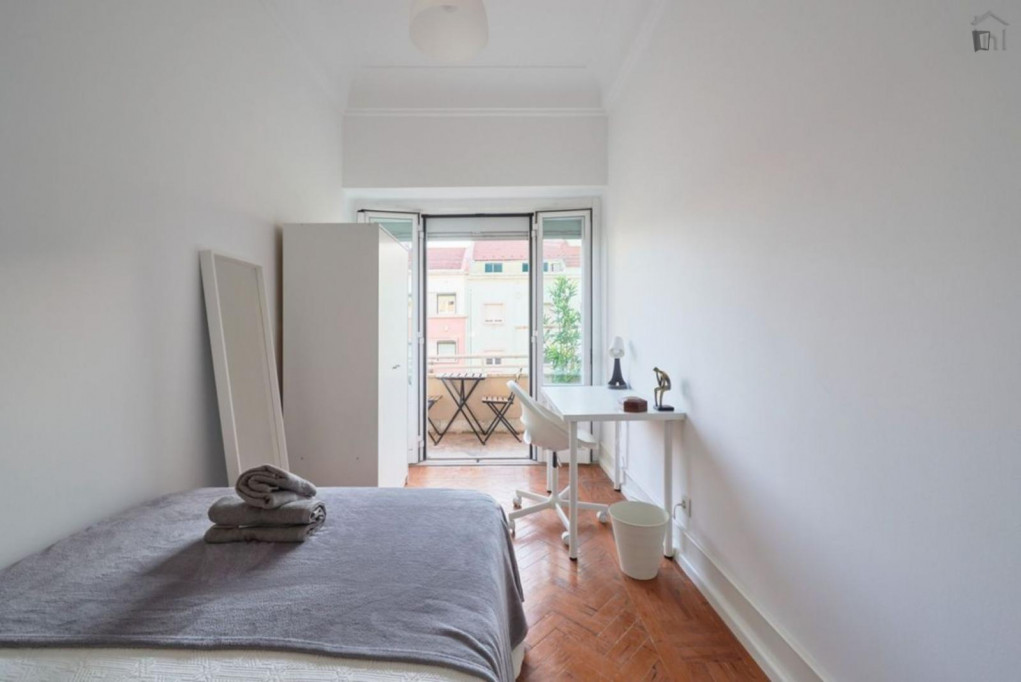 Exquisite single bedroom with a balcony, in popular Alameda 