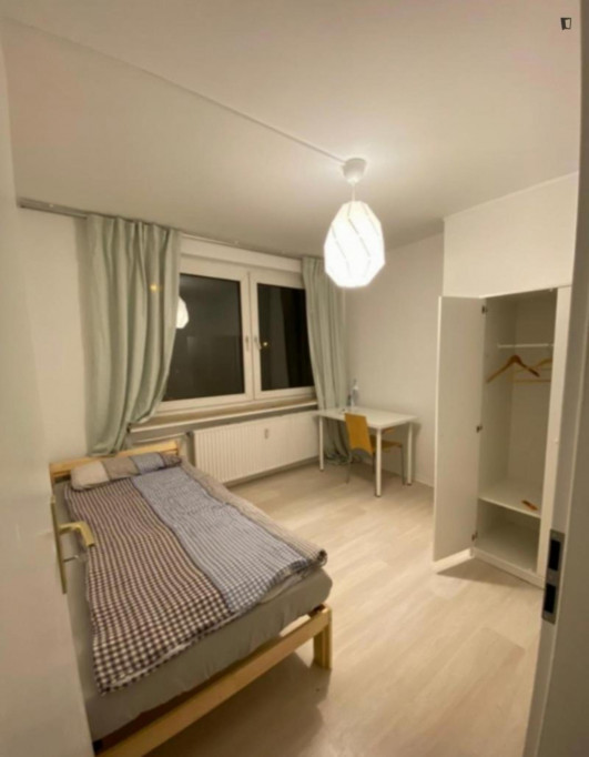 Spacious Single Bedroom well connected to Bürgerpark Bremen - Bremen - chambre - ImmoJeune