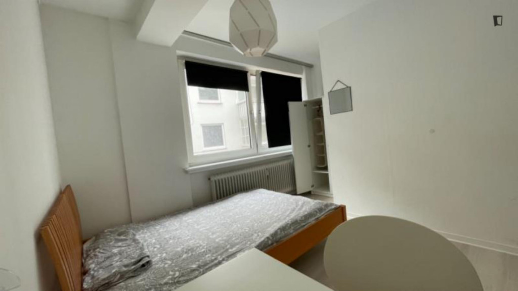 Lovely Single Bedroom in a 6-Bedroom Apartment in Bremen Altsadt - Bremen - chambre - ImmoJeune