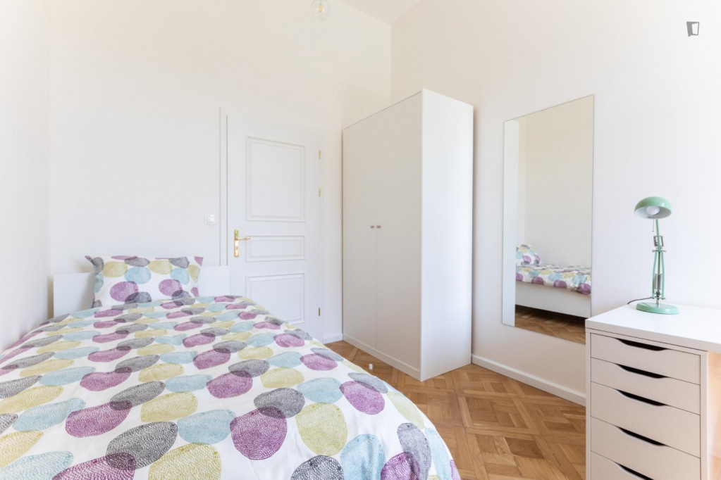 Bright single bedroom in proximity to Tyršův dům