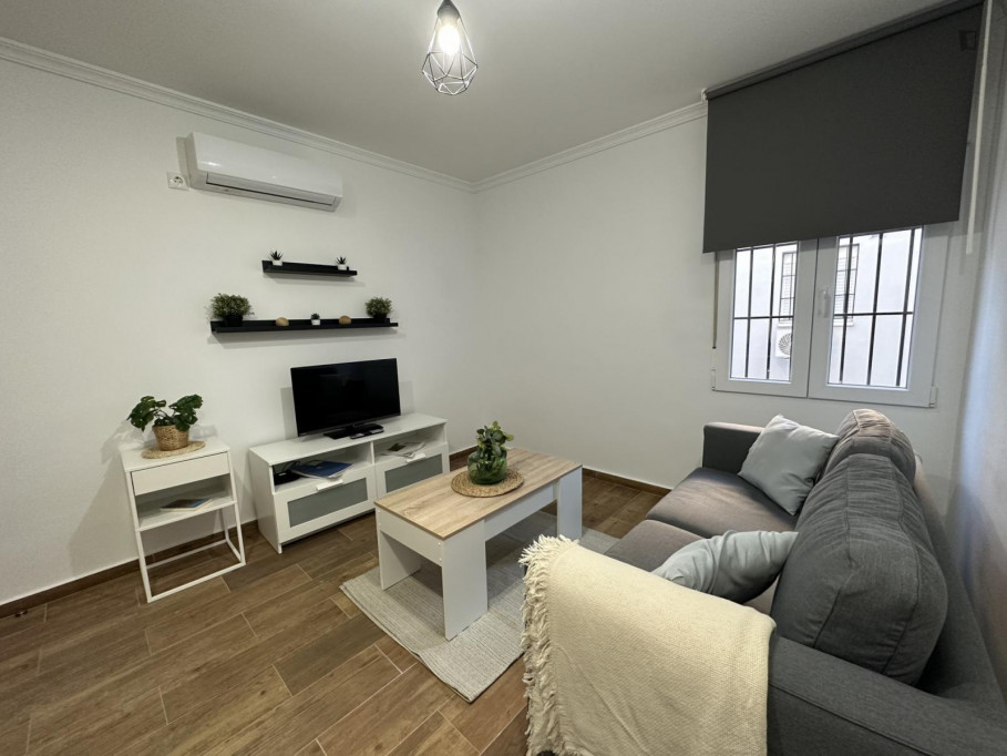 Comfy 1-bedroom apartment near Abrantes metro station - Madrid - chambre - ImmoJeune
