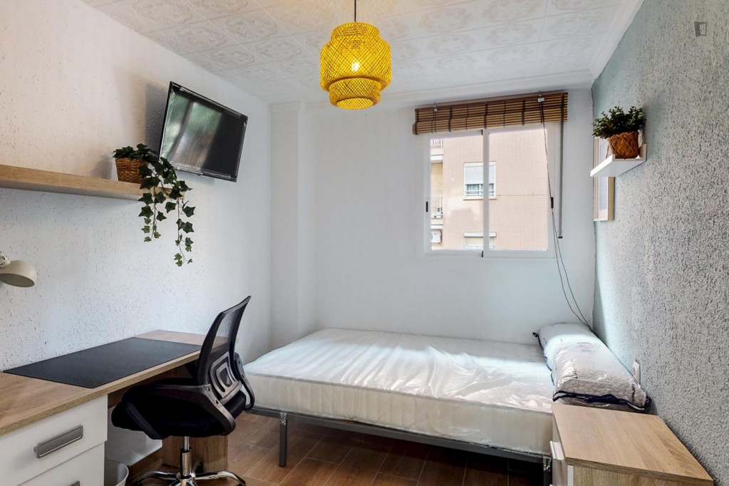 Cozy single bedroom