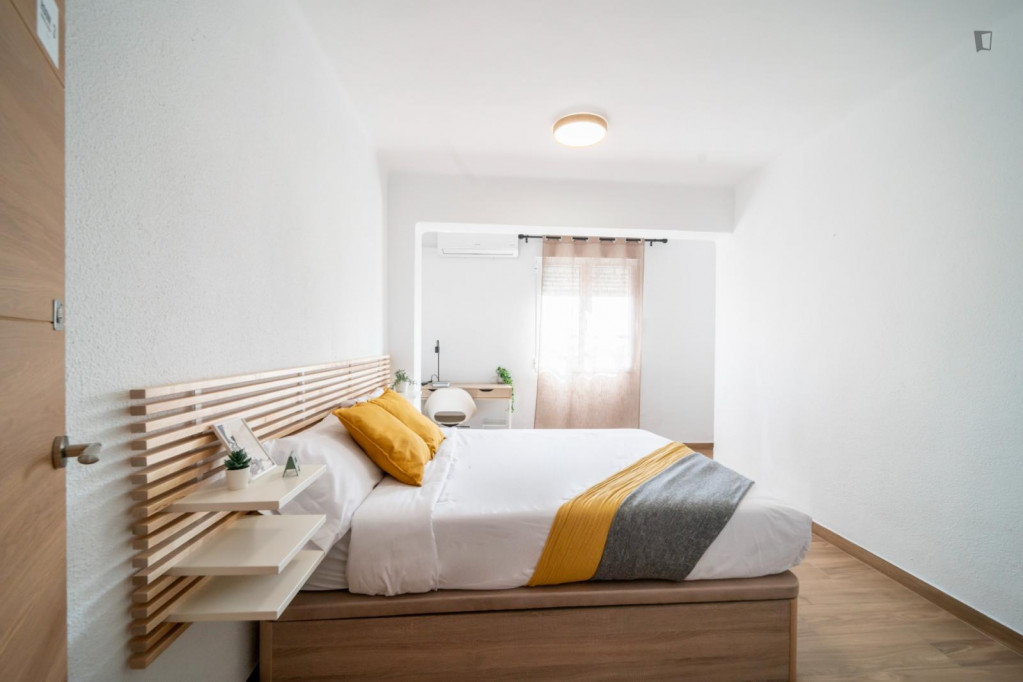 Inviting double bedroom near the Campus Valencia de Florida Universitària - Valence - chambre - ImmoJeune
