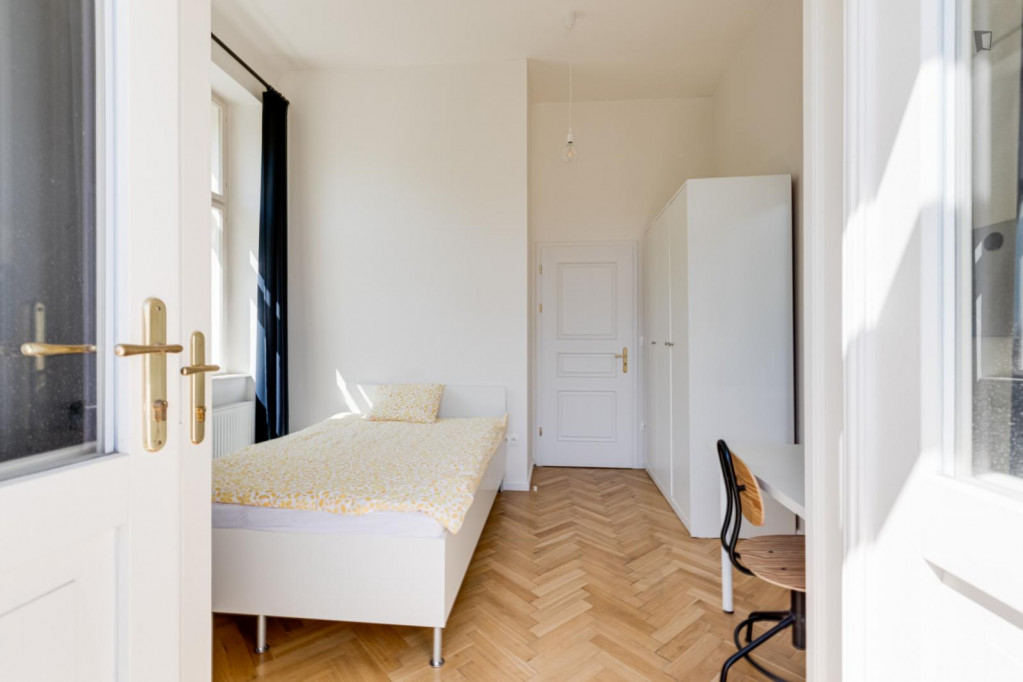 Amazing single bedroom with balcony in Malá Strana
