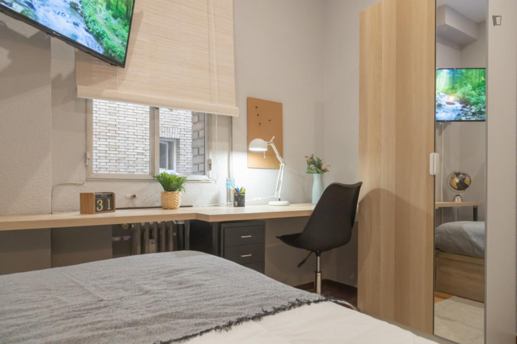 Comfortable double bedroom in proximity to Pacífico metro station - Madrid - chambre - ImmoJeune