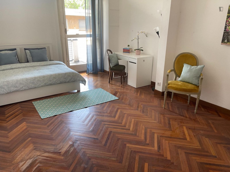 Large Appealing single bedroom with balcony - Milan - chambre - ImmoJeune