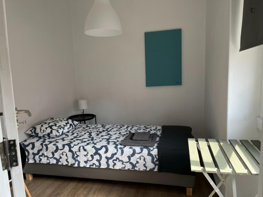 Great single bedroom in a 3-bedroom flat - Lisbonne - chambre - ImmoJeune