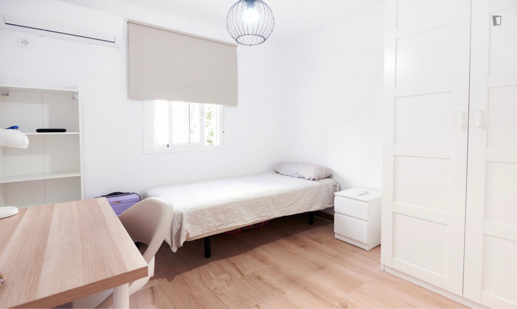 Comfy single bedroom near Facultad de Derecho - Séville - chambre - ImmoJeune