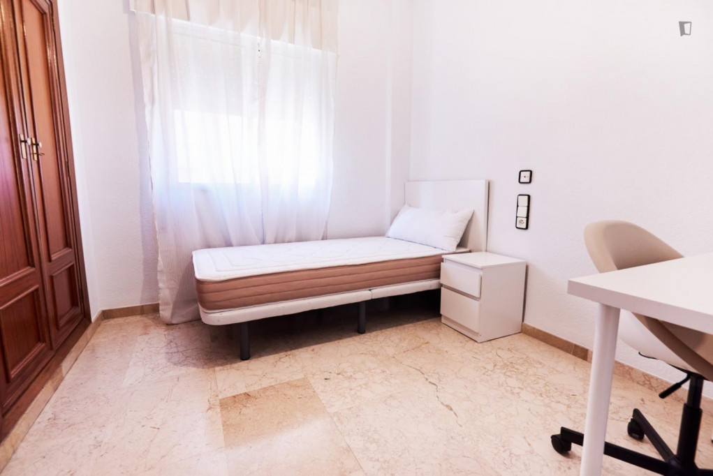Nice single bedroom in Los Remedios - Séville - chambre - ImmoJeune