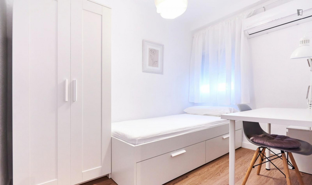 Lovely single bedroom close to the FEFP - Séville - chambre - ImmoJeune