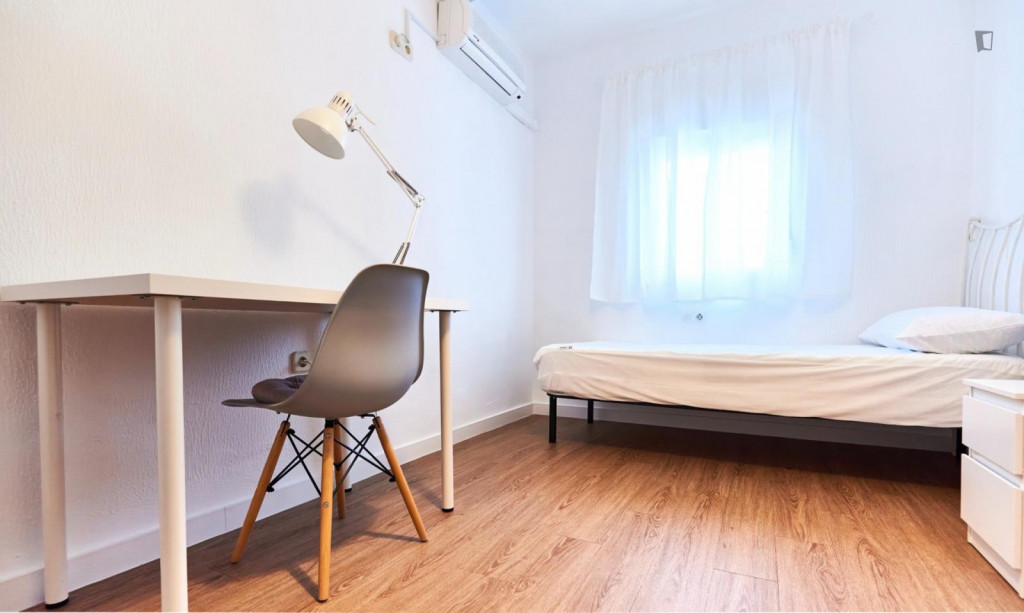 Student-friendly single bedroom next to the Campus Macarena - Séville - chambre - ImmoJeune