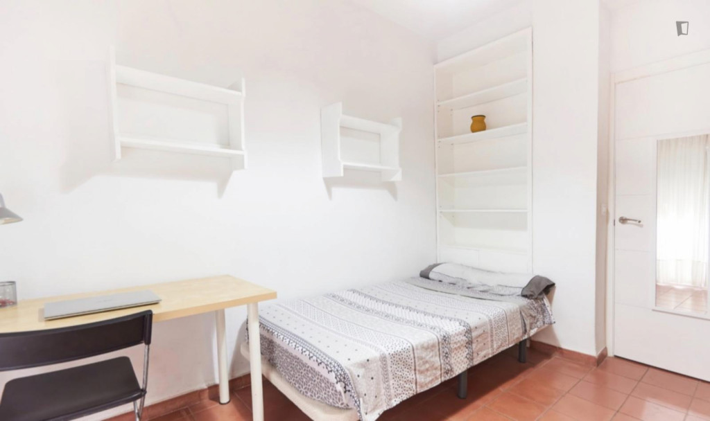 Comfy single bedroom very close to Sevilla-Virgen del Rocio train station - Séville - chambre - ImmoJeune