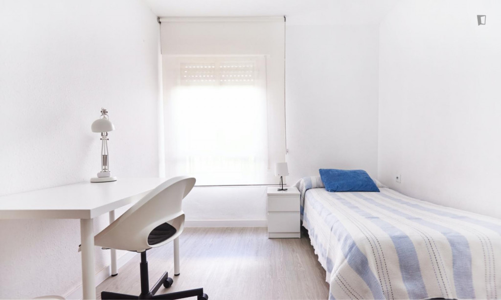 Appealing single bedroom in El Porvenir - Séville - chambre - ImmoJeune