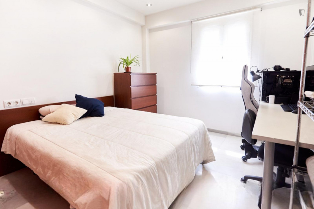 Delightful double ensuite bedroom close to the University of Seville - Séville - chambre - ImmoJeune