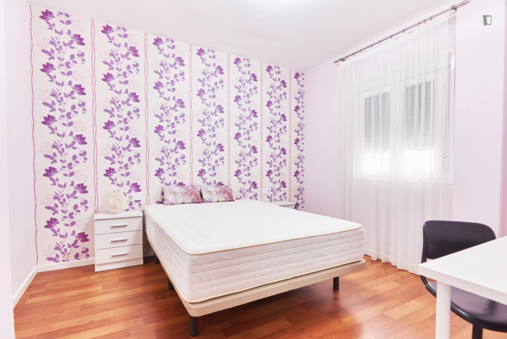 Super comfy double bedroom a short walk from Plaza de Cuba metro station - Séville - chambre - ImmoJeune
