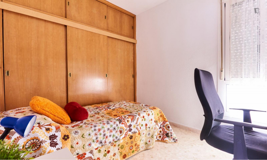 Pleasant single bedroom in Los Remedios - Séville - chambre - ImmoJeune