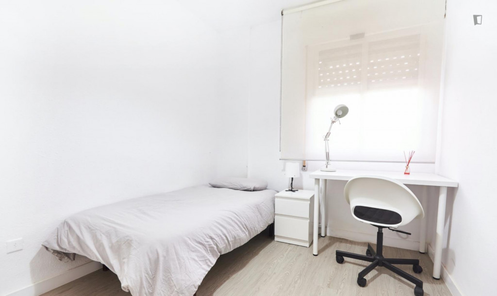 Lovely single bedroom near Parque de María Luisa - Séville - chambre - ImmoJeune