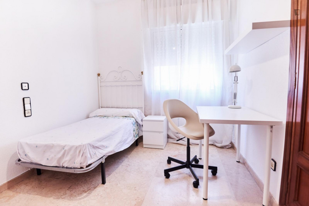 Snug single bedroom not far from the University of Seville - Séville - chambre - ImmoJeune