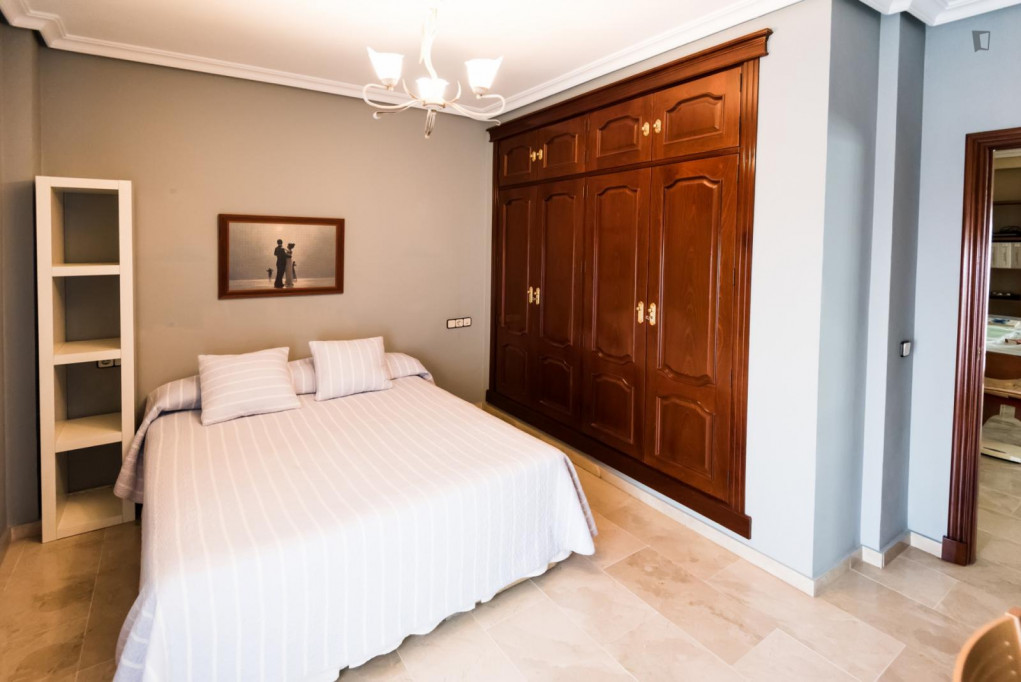 Large double bedroom near the La Plata metro - Séville - chambre - ImmoJeune