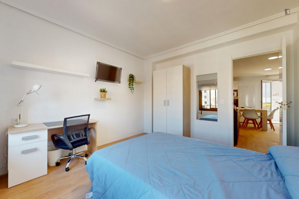 Cozy single bedroom with balcony - Castello de la Plana - chambre - ImmoJeune