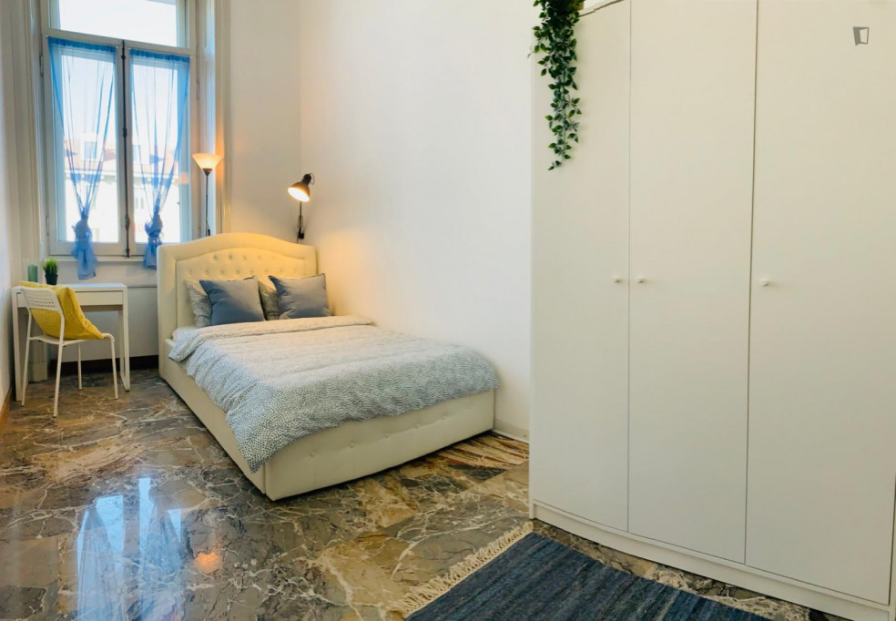 Great looking single bedroom in a property with balcony - Milan - chambre - ImmoJeune