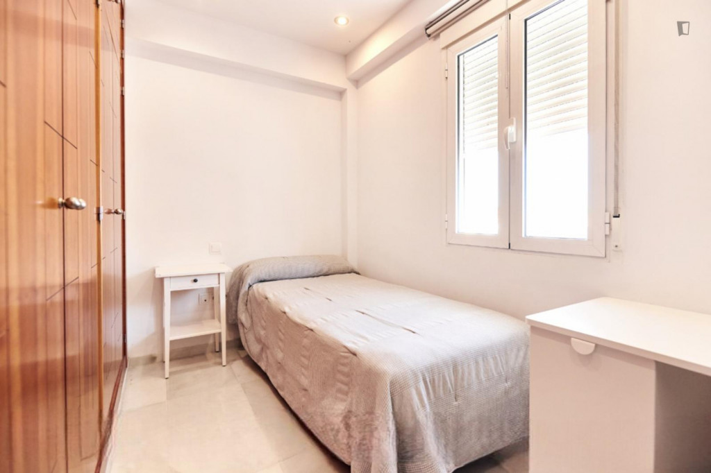 Attractive single bedroom next to the Príncipes Park - Séville - chambre - ImmoJeune
