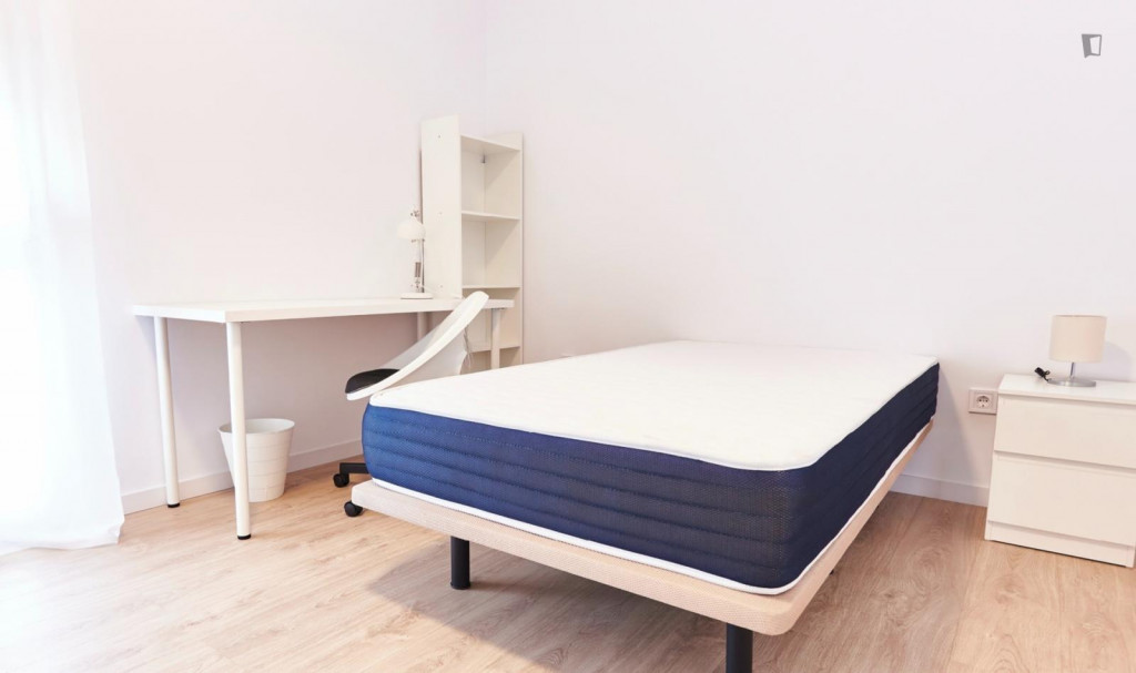 Inviting single bedroom in the Rochelambert district - Séville - chambre - ImmoJeune