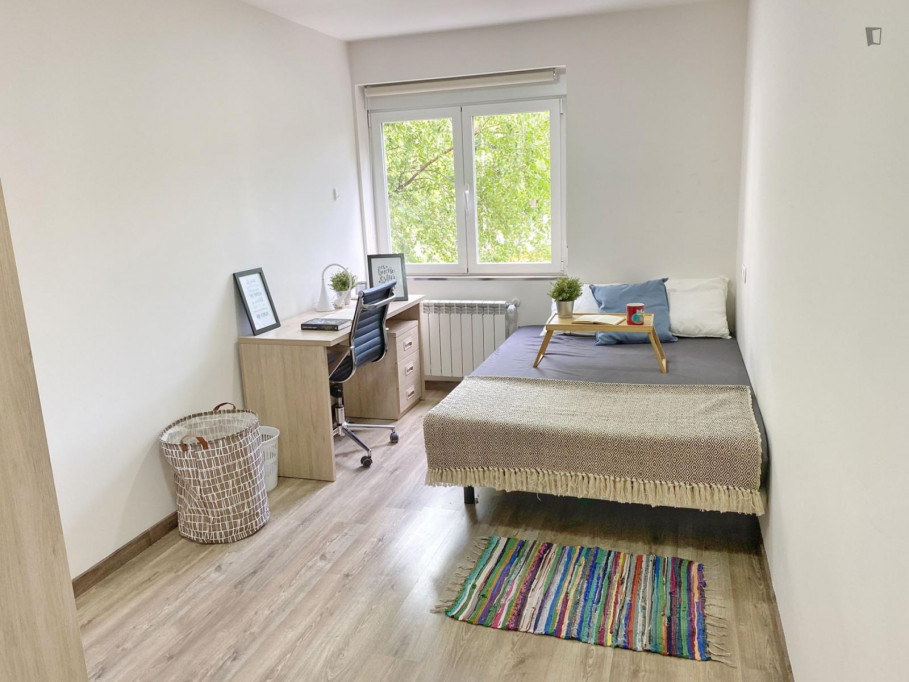 Welcoming double bedroom near Parque El Calero - Madrid - chambre - ImmoJeune