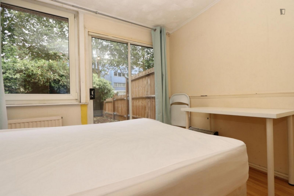 Luminous double bedroom near Royal Victoria Gardens - London - chambre - ImmoJeune