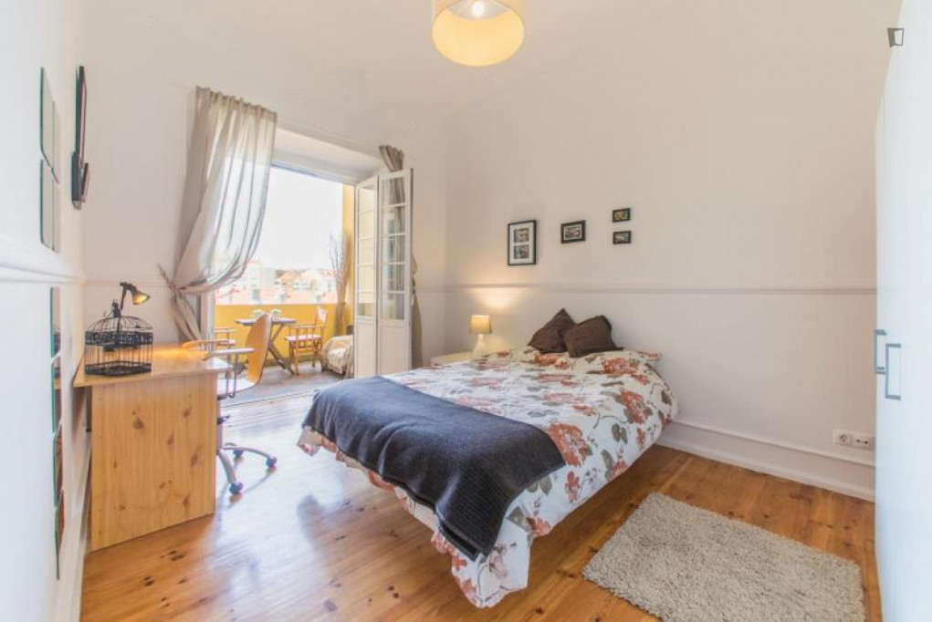Splendid double bedroom with balcony in Sete Rios - Lisbonne - chambre - ImmoJeune