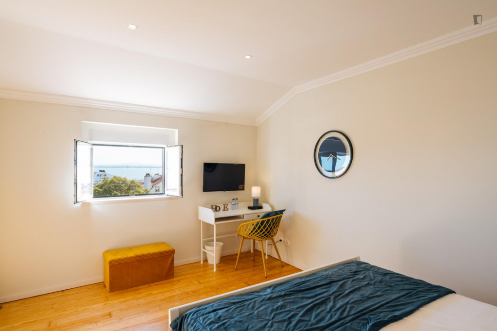 Inviting double bedroom near Santa Apolónia metro station - Lisbonne - chambre - ImmoJeune