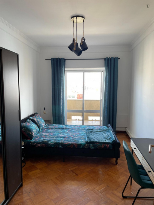 Attractive single bedroom with balcony - Lisbonne - chambre - ImmoJeune