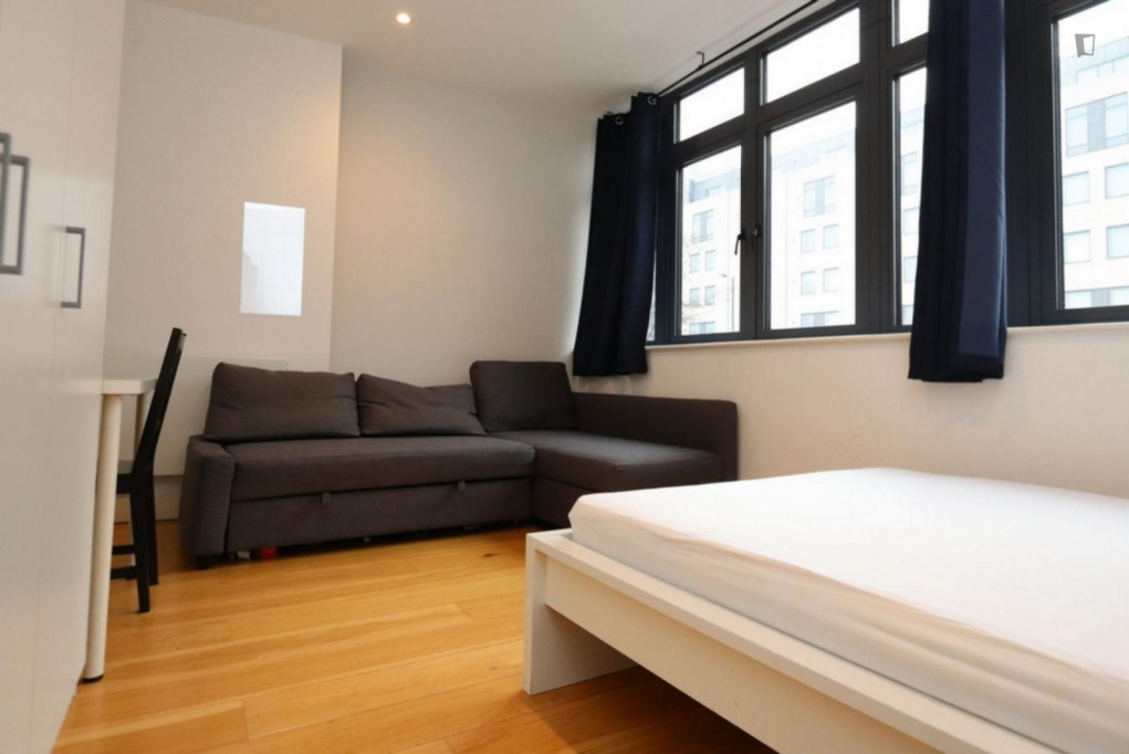 Snug double bedroom not far from Caledonian Road tube station - London - chambre - ImmoJeune