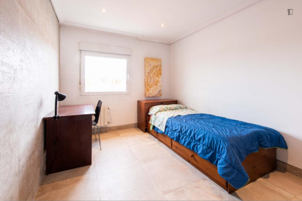 Lovely Single Bedroom close to Estación de tren Santander - Santander - chambre - ImmoJeune