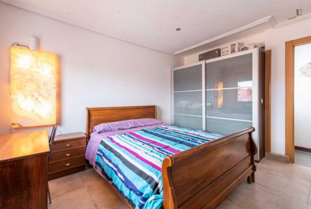 Pleasant Double Bedroom nearby Centro Botín - Santander - chambre - ImmoJeune