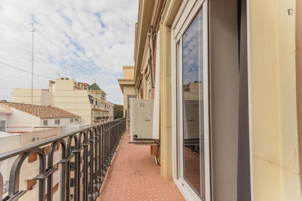 Inviting single bedroom close to Bailén metro station