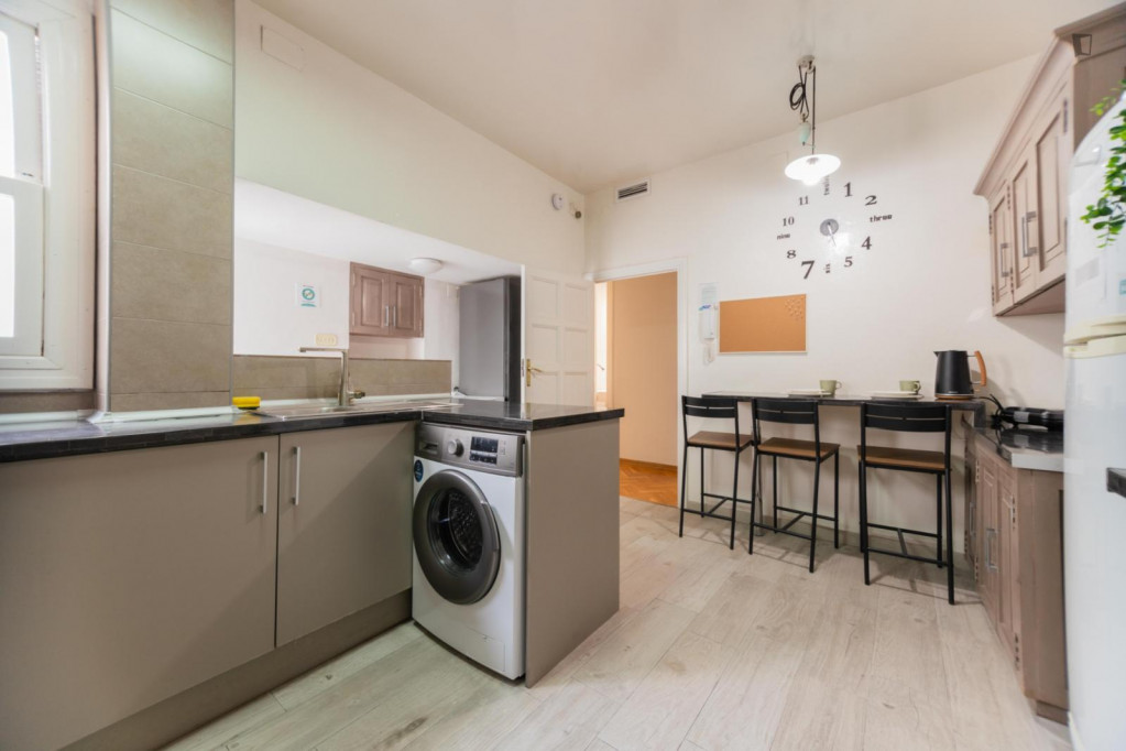 Inviting single bedroom close to Bailén metro station