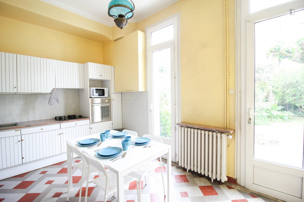 Grande chambre en colocation dans une grande maison en plein centre de Bordeaux