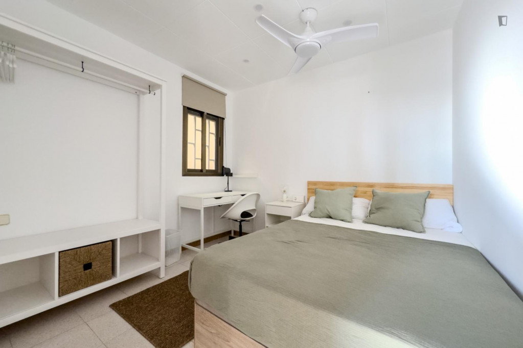 Comfy Double bedroom in L'Hospitalet de Llobregat - Barcelone - chambre - ImmoJeune